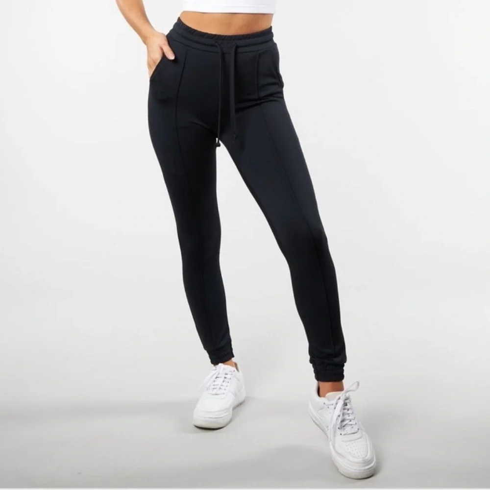 NWOT Buffbunny Misbehave Jogger - M - Black Diamond - Picture 1 of 6